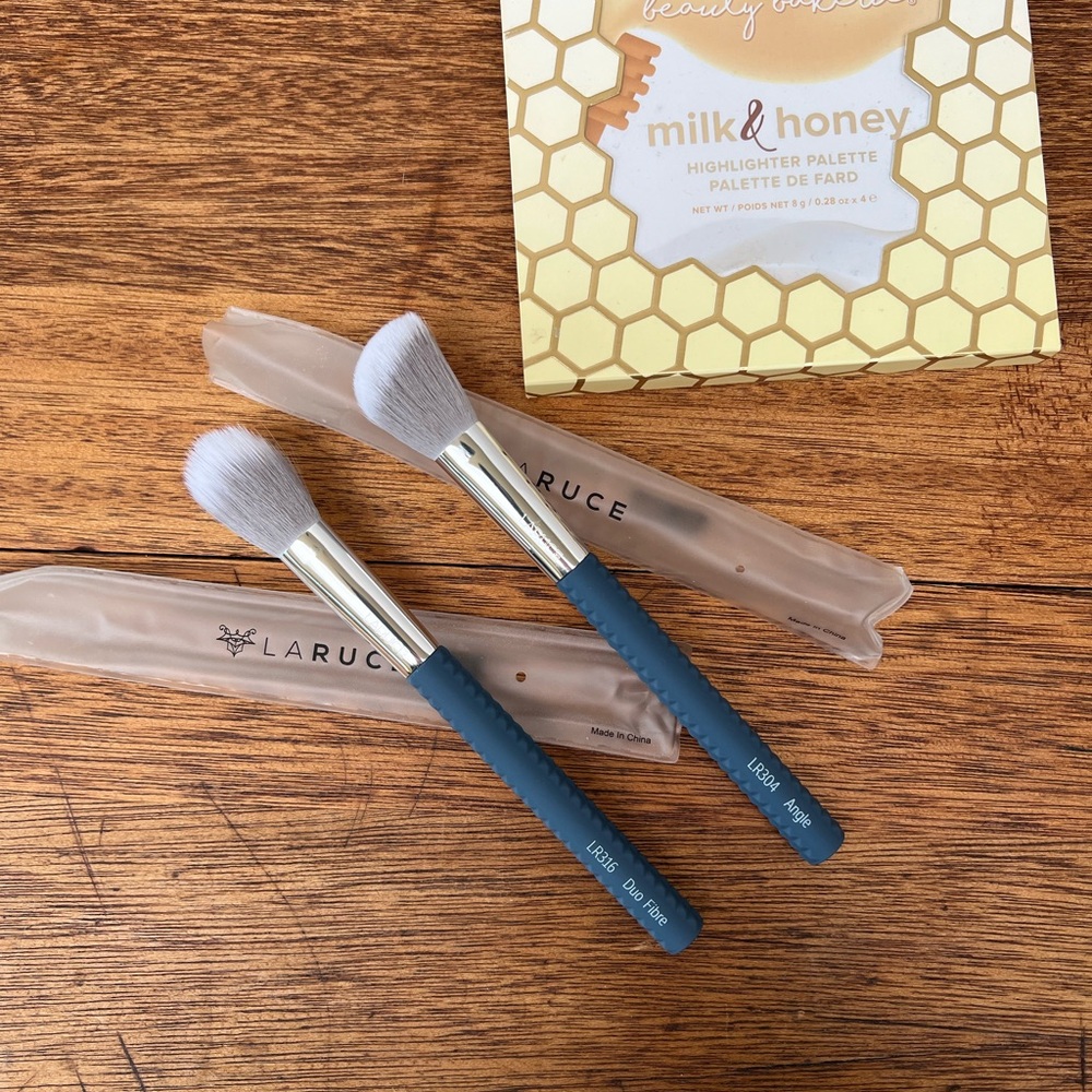 Beauty Bakerie milk&honey highlighter palette w/ 2 brushes(duo fire & angle)NEW